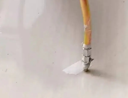 松江瓷砖空鼓维修公司专业解答在瓷砖铺贴过程中，如果使用的砂料过粗（如全部使用了粗砂），可能会导致以下问题